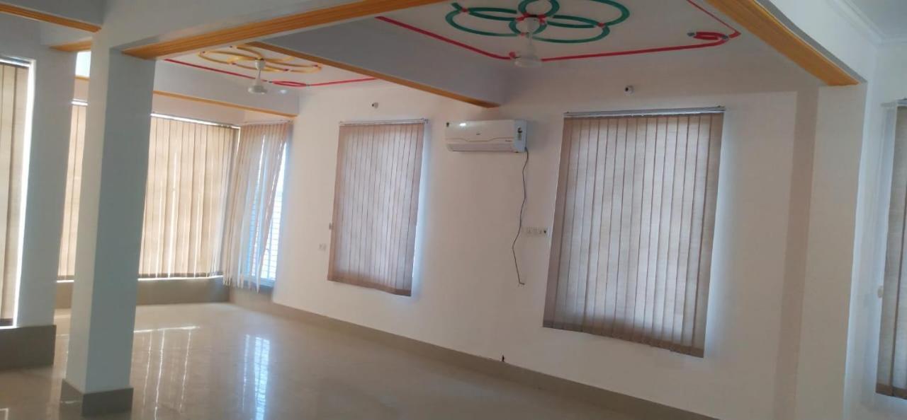 Hotel Vishal Buxar Extérieur photo