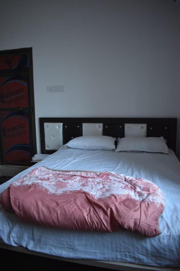 Hotel Vishal Buxar Extérieur photo