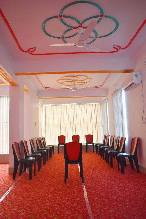 Hotel Vishal Buxar Extérieur photo