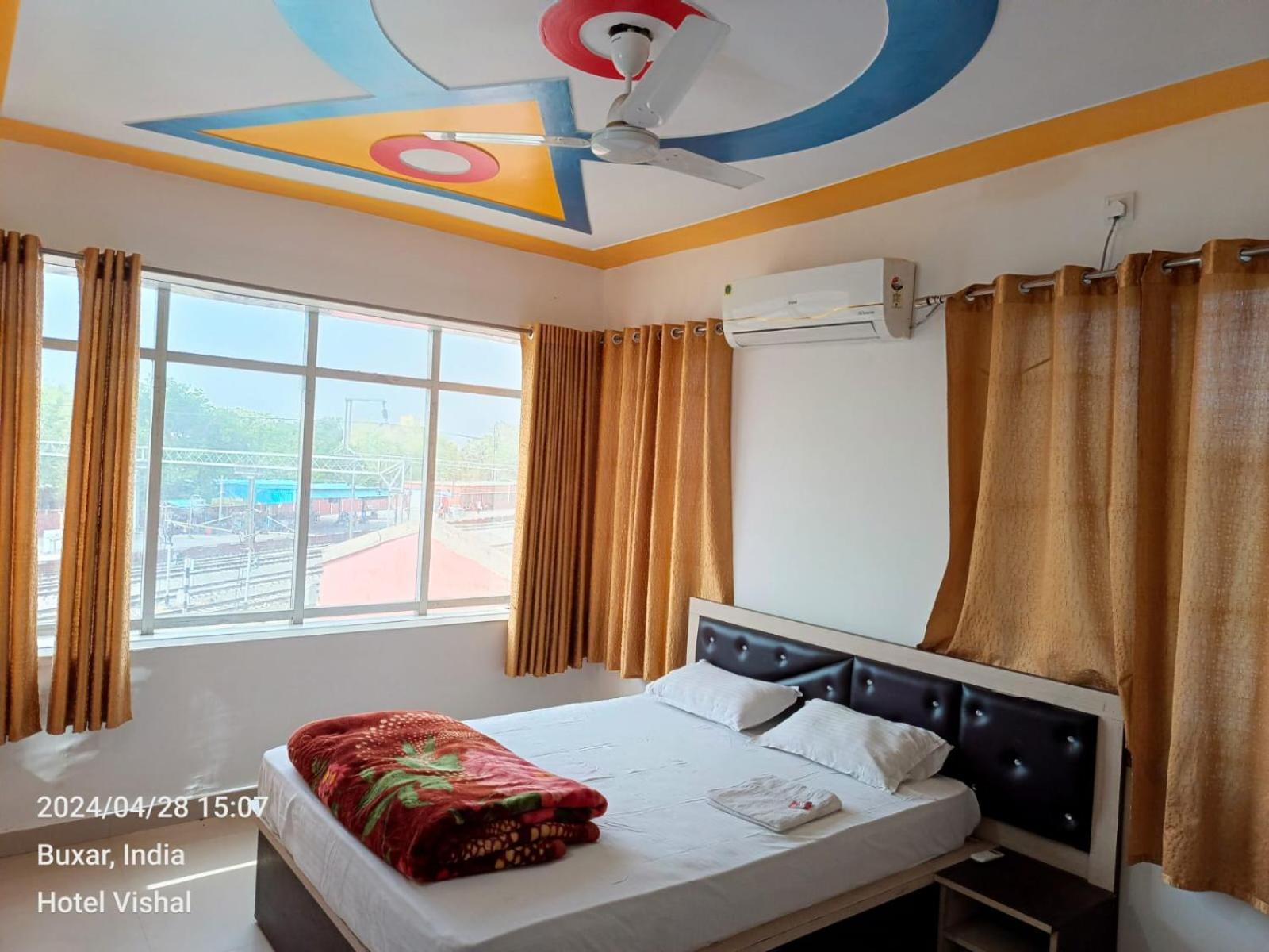 Hotel Vishal Buxar Extérieur photo
