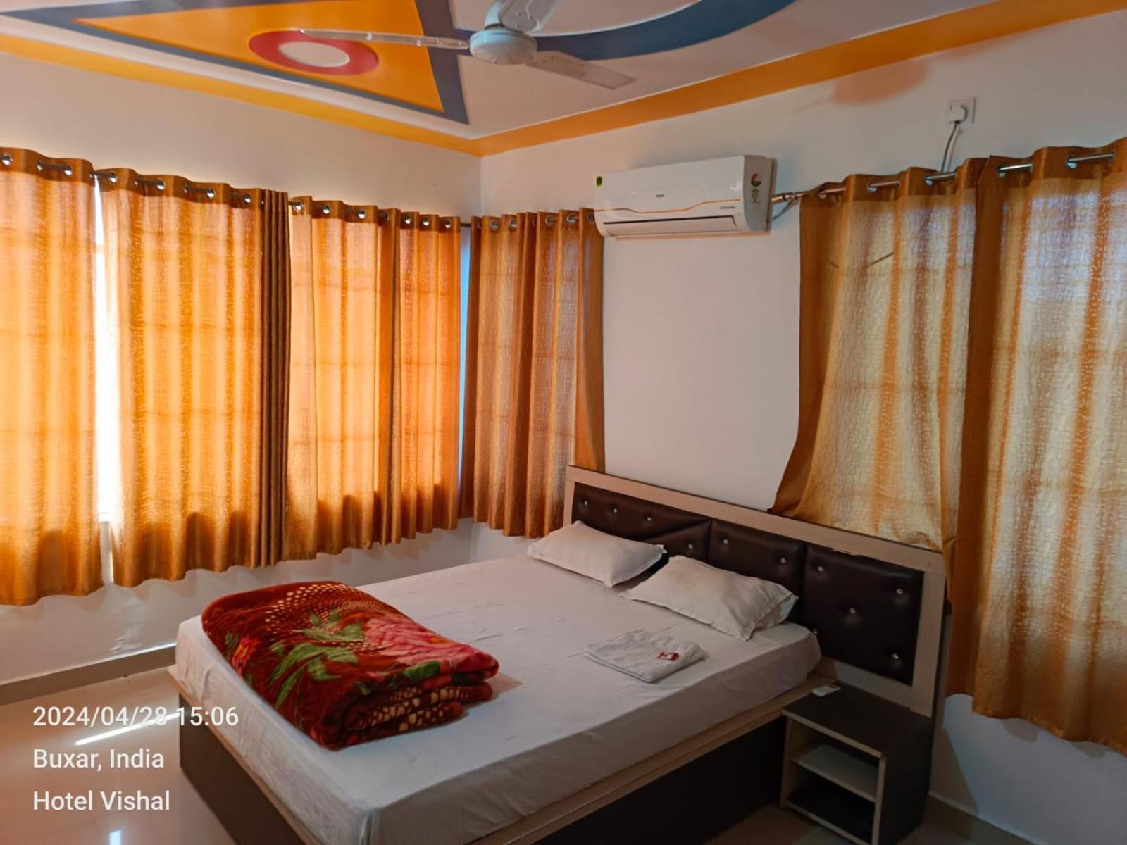 Hotel Vishal Buxar Extérieur photo